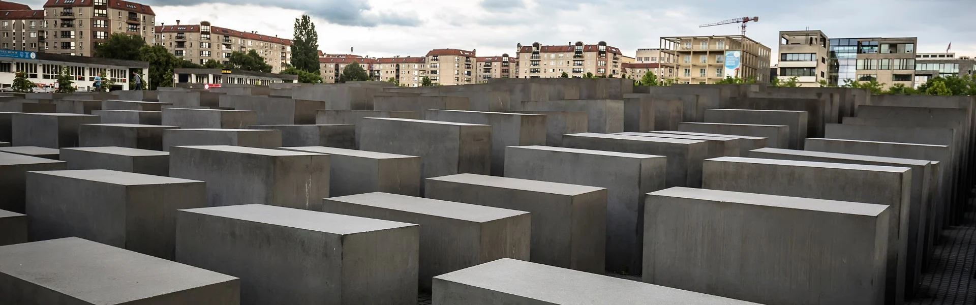 Foto vom Holocaust-Denkmal in Berlin; Link zum Projekt
