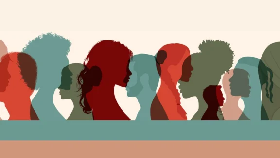 Vor beigefarbenem Hintergrund sind die Umrisse von Köpfe in blau, grün, rot und rosa abgebildet. Darunter ist eine gestreifte Fläche in denselben Farben; Link zum Projekt "Themendossiers „Kulturelle Bildung“