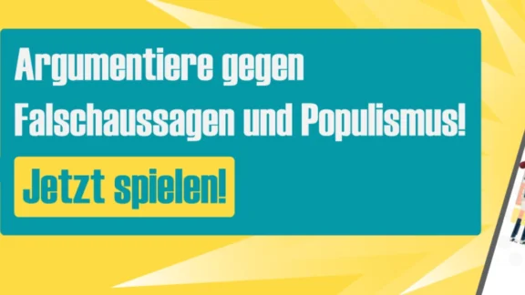Vor gelbem Hintergrund steht ein Jugendlicher und sagt "Argumentiere gegen Falschaussagen und Populismus! Jetzt spielen!" Daneben ist ein Handy abgebildet mit dem geöffneten Spiel. Link zum Projekt "Stand Up!"