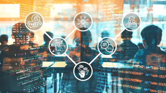 Im Hintergrund Schultische mit Schüler:innen; eine Ebene darüber Text einer Programmierung, auf oberster Ebene Icons, die durch Linien verbunden sind und Kommunikationssituationen abbilden