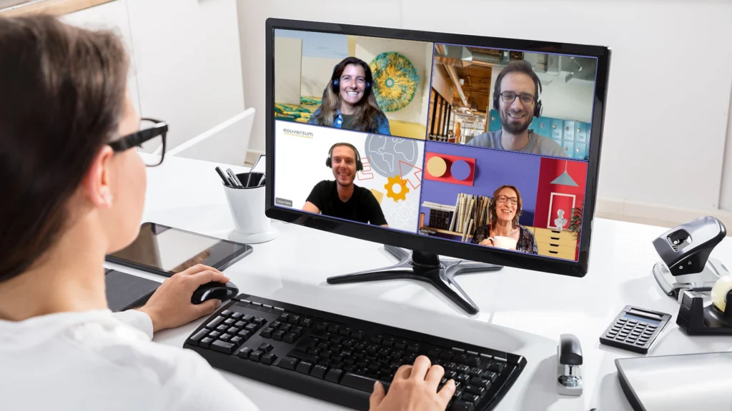 Vier Eduversum-Mitarbeitende in einer Teams-Besprechung